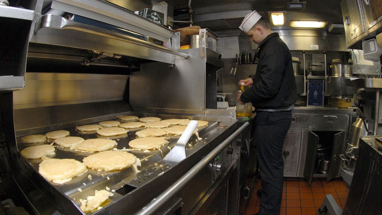 Снаружи — уют, ароматы, доброжелательный персон...