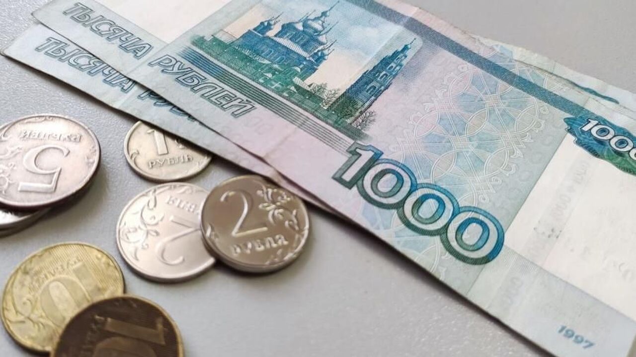 Указ уже подтвержден. Пенсионеры, у которых пенсия меньше 32 577 рублей, получат приятную денежную выплату Пенсионеры с доходом ниже 32 577 рублей могут п...