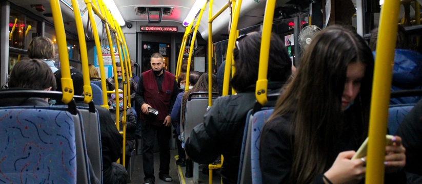 Уменьшает привлекательность транспорта для иностранцев: в автобусах Казани пропадают объявления на английском