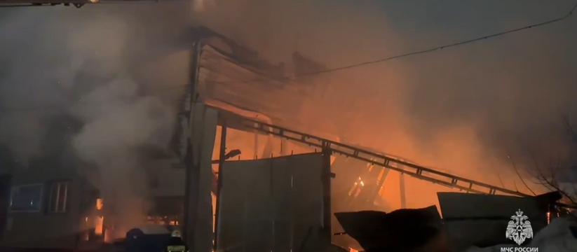 Ночью в Казани потушили мощный пожар на производстве мебели В Казани в ночное время произошел крупный пожар...