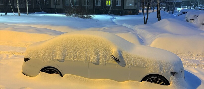 В Казани на уборку дворов от снега вышли около ...