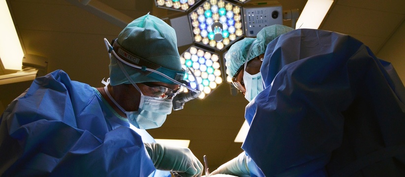 В Набережных Челнах 72-летнему пожилому мужчине сделали операцию, в результате которой была удалена опухоль