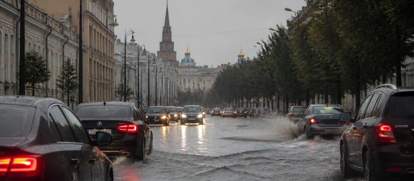 Сильный дождь в Казани привел к подтоплениям на...