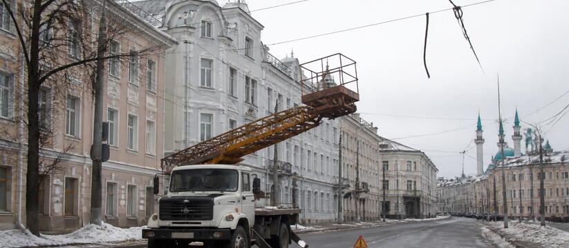 В Казани из-за аварии на контактной сети встали троллейбусы В Казани на улице Фучика повреждена контактная ...