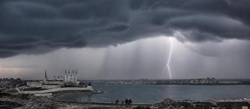 Ненастное завершение выходных ожидает Татарстан В Татарстане в воскресенье ожидаются дожди, гро...
