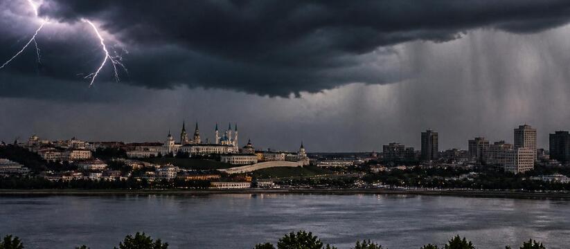 Татарстан предупредили о сильных дождях и граде 15 июля Синоптики предупредили татарстанцев о непогоде ...