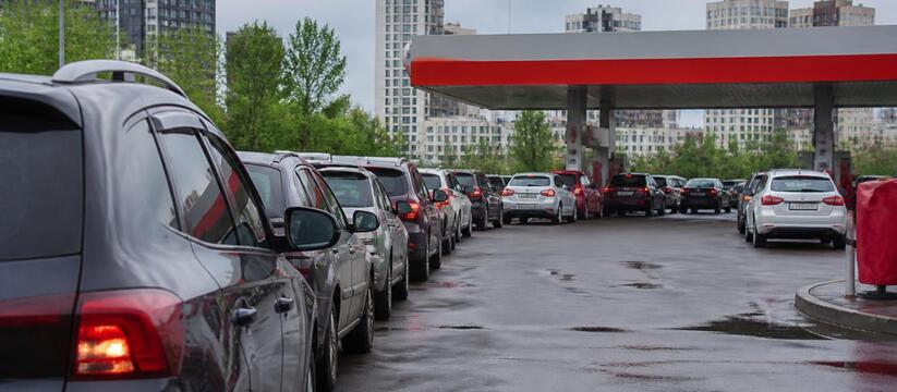 В Казани продают места в очереди на бензин за 4 тысячи В Казани на фоне топливного кризиса появились о...