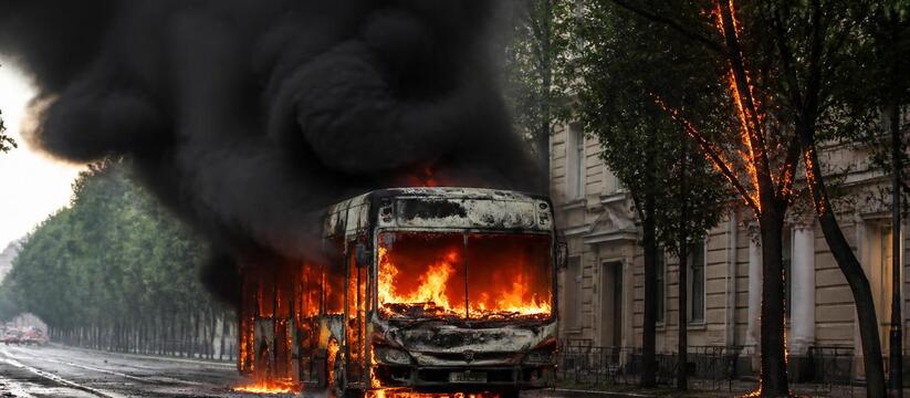 В Казани загорелся пассажирский автобус ПАЗ: ви...