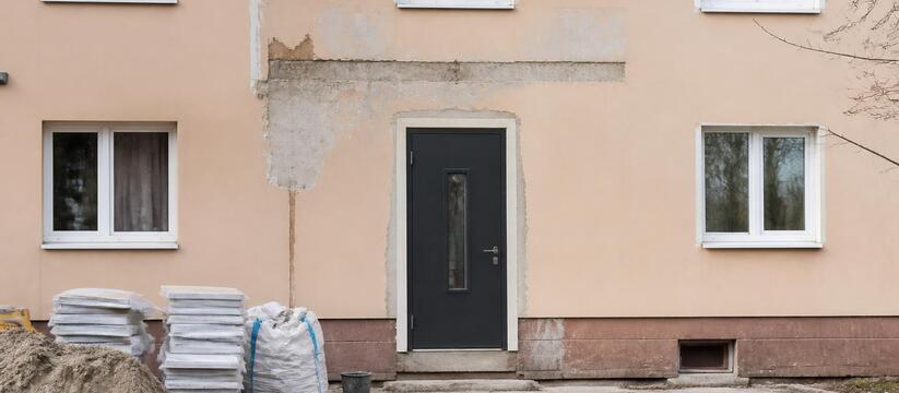 В Челнах жительница самовольно оборудовала отдельный вход в подъезд Жительница Набережных Челнов самовольно сделала...