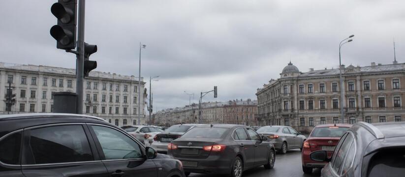 В Казани из-за аварии отключились светофоры на шести перекрестках Из-за аварийного отключения электроэнергии в Ка...