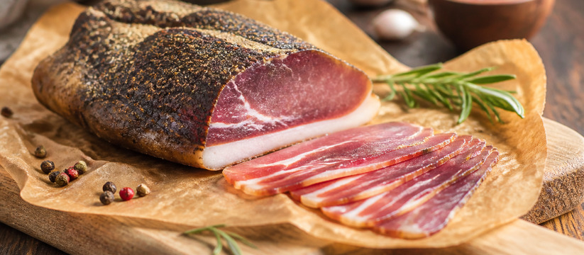 Как приготовить домашний мясной деликатес к пра...