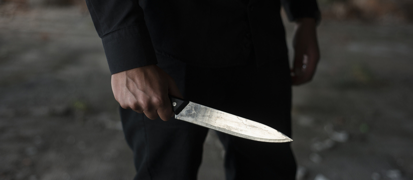 Попрощалась с жизнью прямо возле дома: Мужчина убил возлюбленную ножом и скрылся