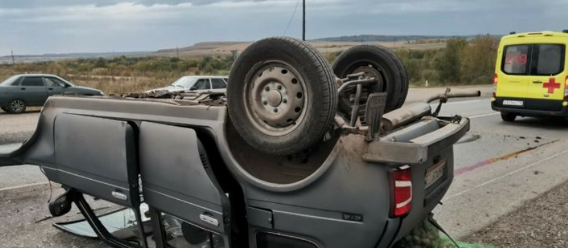 Битва внедорожников: в страшном ДТП на трассе в Татарстане погиб человек
