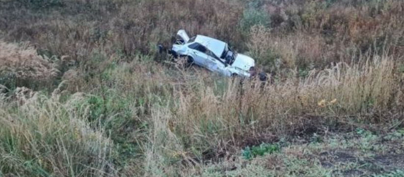 Автомобиль вылетел в кювет на трассе в Татарстане: пассажир погиб, водитель сбежал