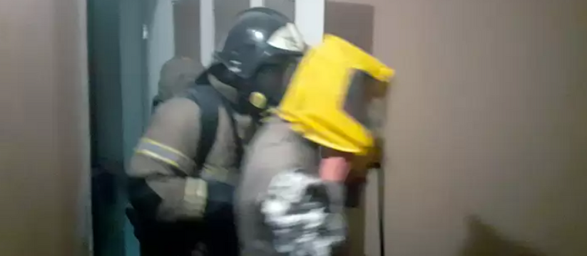 В Татарстане из пожара в общежитии спасли троих взрослых и двух детей, еще 47 человек спаслись сами