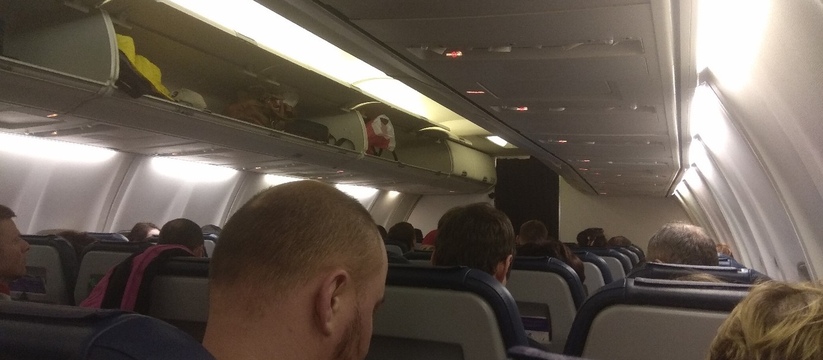 «Продержали в душном самолете»: в аэропорту Казани пассажиры двое суток не могли улететь в Турцию