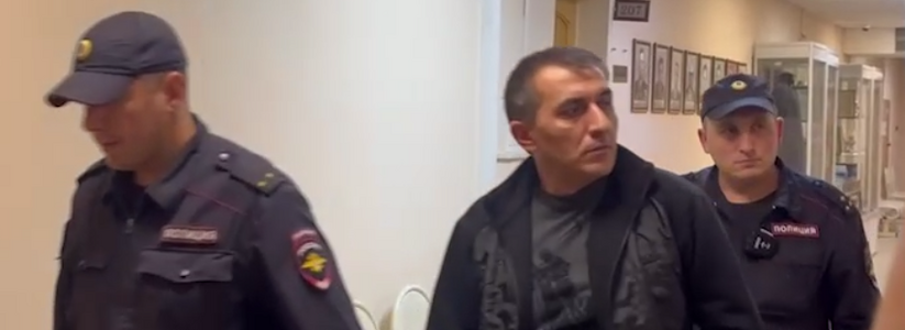 «Ну почти Робин Гуд»: в Казани арестован мошенник, собиравший деньги с чиновников для Донбасса