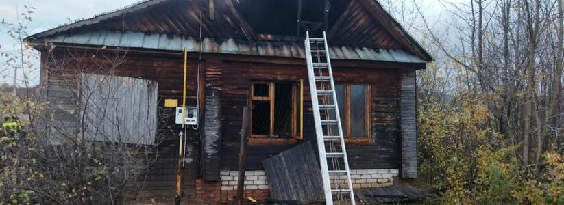 В Казани в поселке на пожаре погиб мужчина, еще один человек пострадал