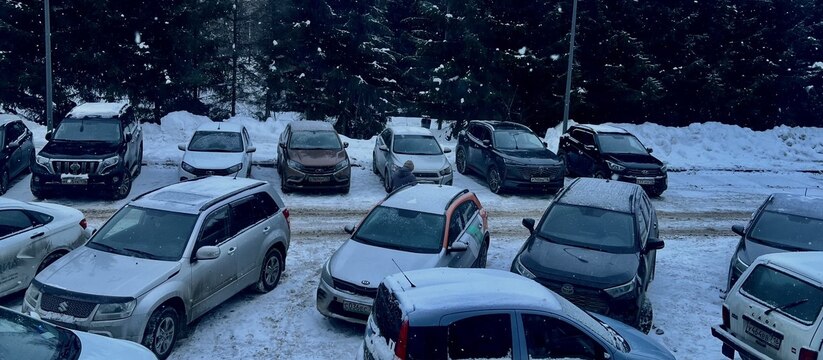 В Казани общее число платных парковочных мест у...