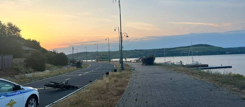 В два часа ночи 21-летний водитель мопеда и его 16-летнаяя пассажирка катались по набережной острова-града Свияжска.