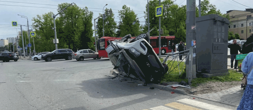 На улице Назарбаева в Казани произошло ДТП с пе...