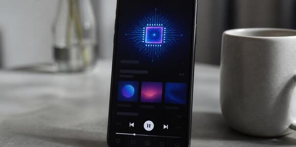 Spotify добавит маркировку ИИ-музыкантам с сент...