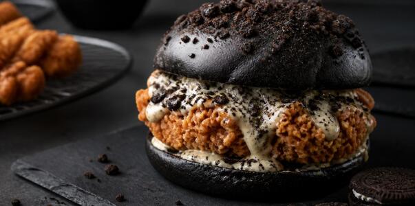 KFC и Oreo выпустили в Китае куриный бургер с ш...
