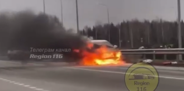 В Челнах на ходу загорелась машина. Видео