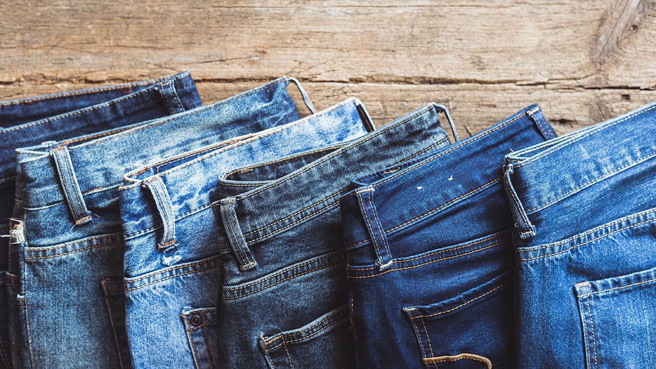  Такие джинсы летом 2024 будут носить только истинные модницы — 5 идеальных пар 