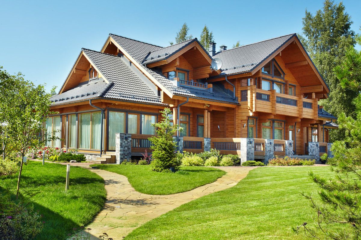 Эксперт советует россиянам страховать загородные дома от пожаров