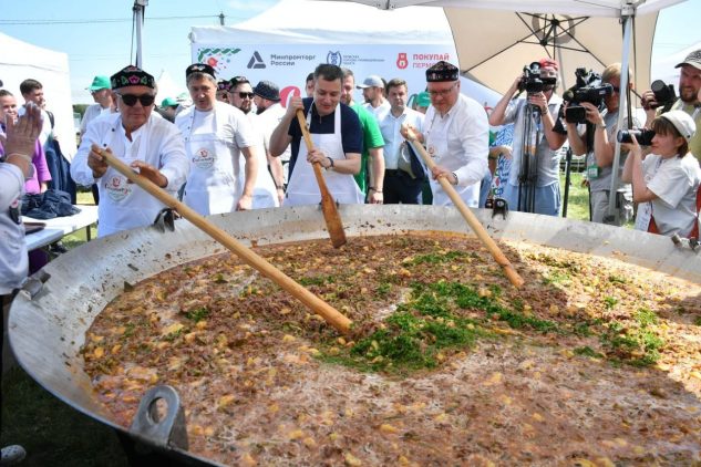  3 тысячи порций «Азу по-татарски» приготовили на Всероссийском Сабантуе 