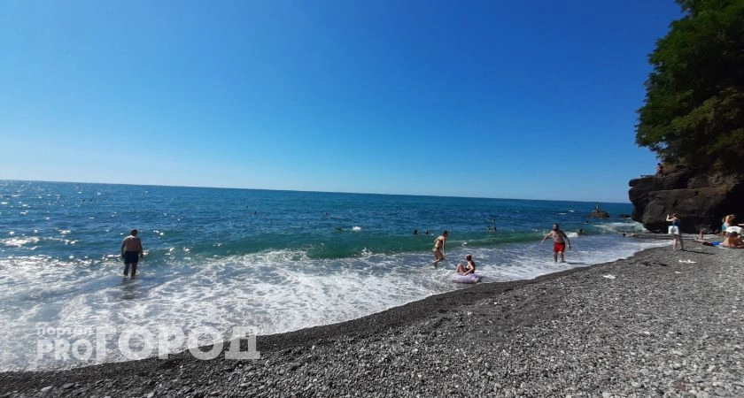  Туристам теперь запретили купаться в Черном море 