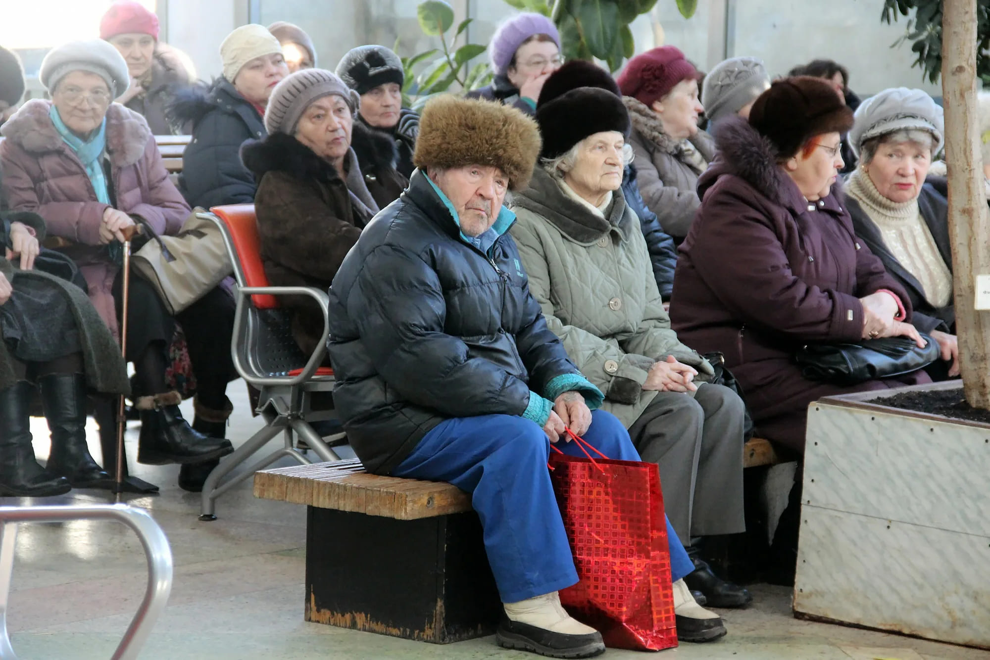  Указ приняли тихо: пожилых граждан Российской Федерации в возрасте от 59 до 83 лет ждут важные изменения с 3 ноября 