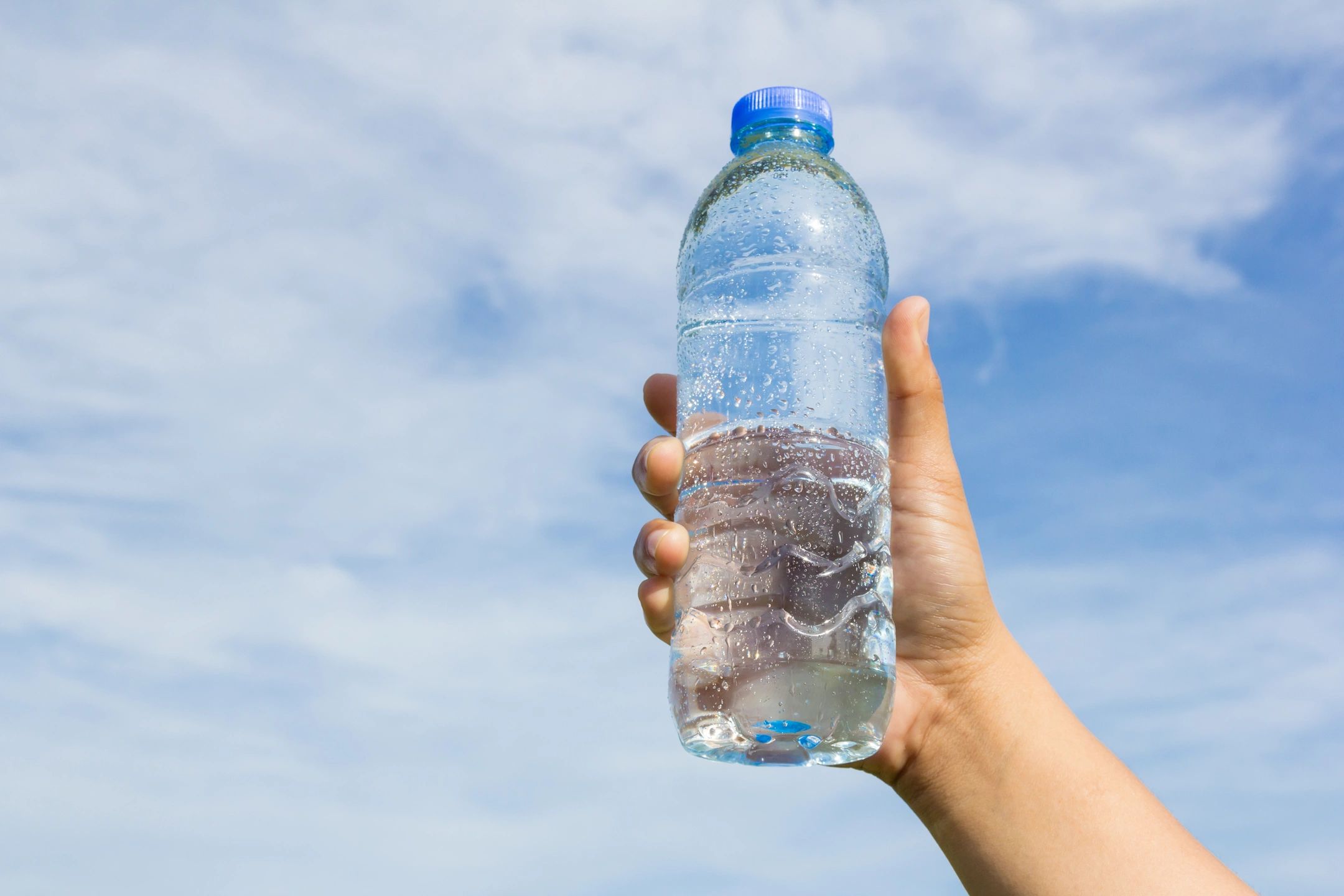 От жары вас спасет пластиковая бутылка: работает лучше кондиционеров, свежесть на 2−3 часа — и переплачивать не надо 