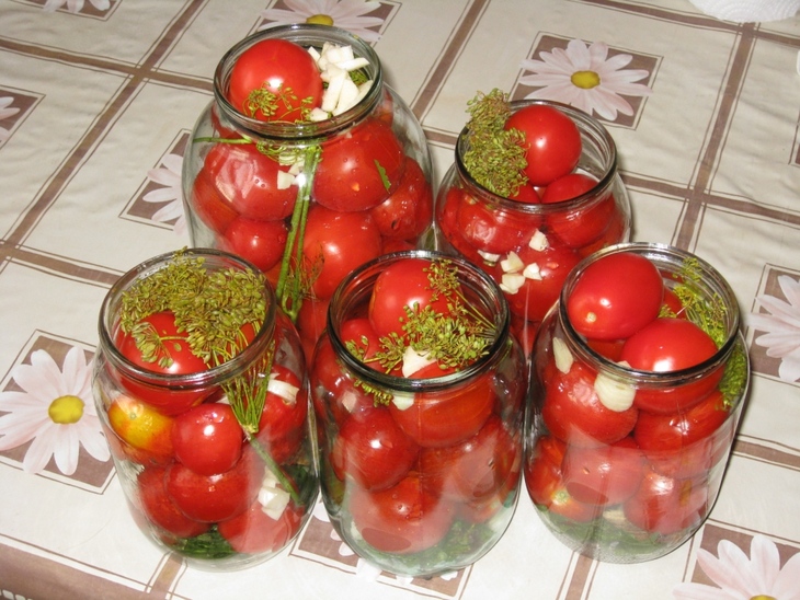 Бабушкин рецепт маринованных помидоров: не оставит никого равнодушным  