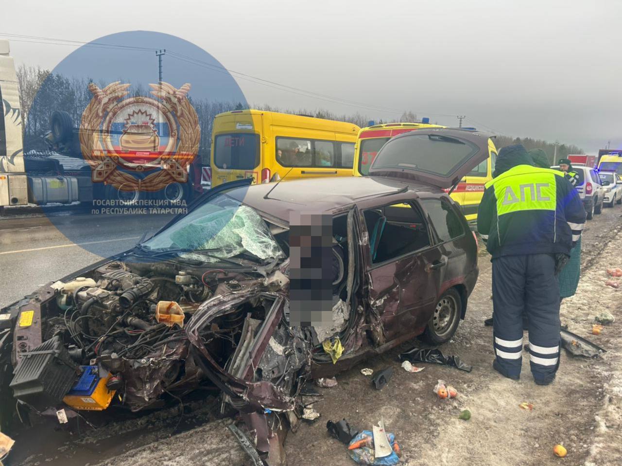  В Татарстане 28 января на видео попало лобовое столкновение Lada и грузовика 