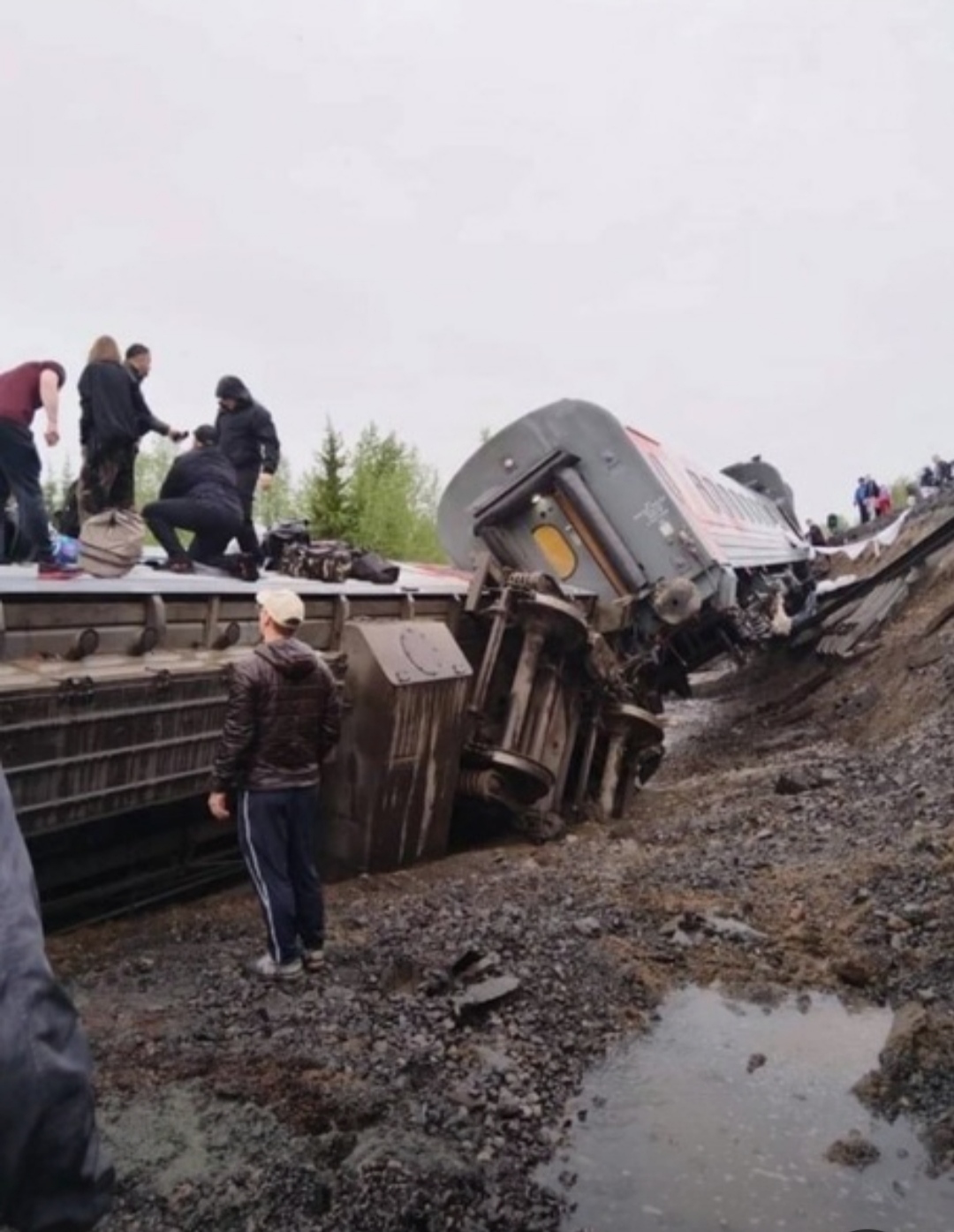  В Коми 26 июня 9 вагонов поезда сошли с рельсов 