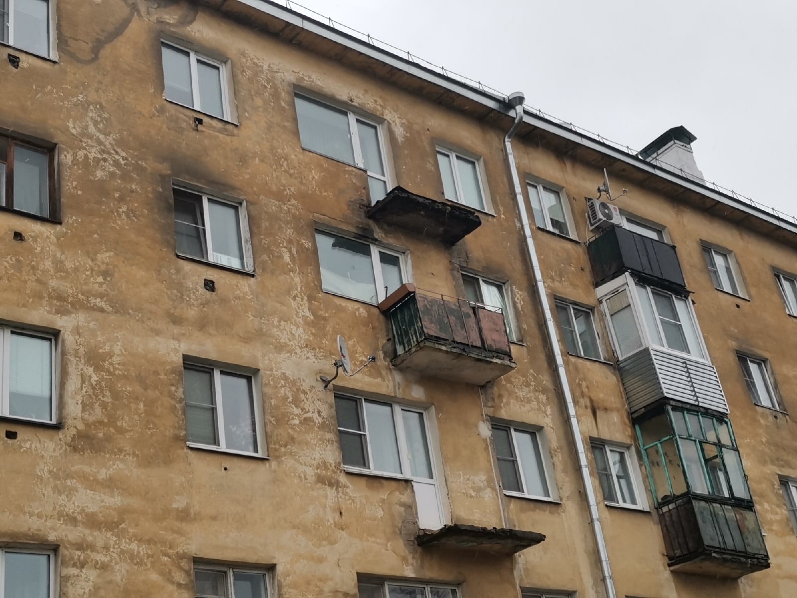  С 1 июля застекленные балконы под запретом: их заставят снять и не разрешат сделать снова  