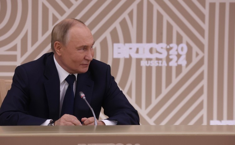 Путин наградил татарстанцев за выдающиеся успехи