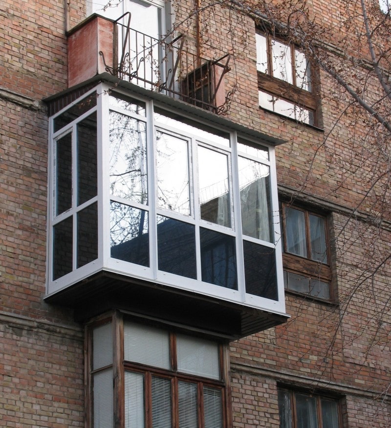  Застеклённые балконы в России теперь под запретом: заставят снять и не разрешат сделать заново 