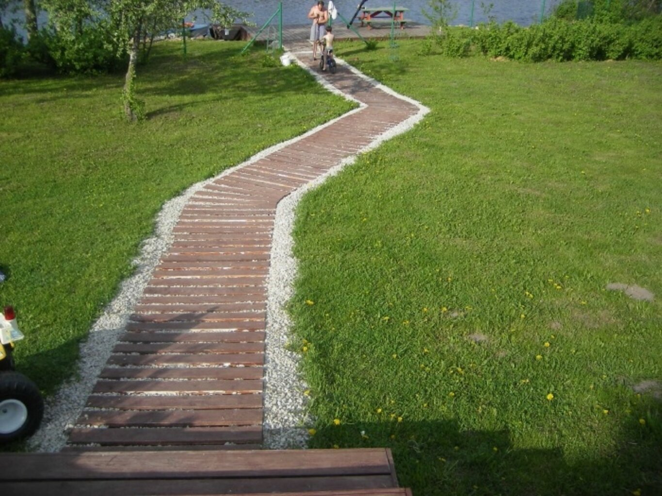  Бетон месить не потребуется: выкладываем «вечную» дорожку за пару часов по финской технологии 