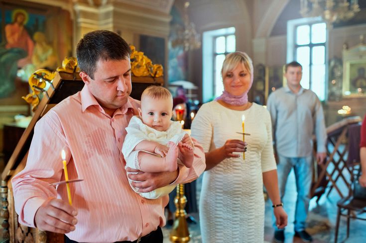 Священник рассказал, как правильно выбрать крестных родителей для ребёнка