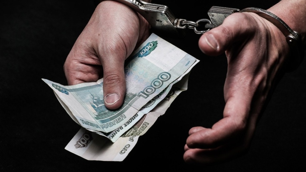 В Татарстане чиновница брала взятки за гарантии поступления в медвузы