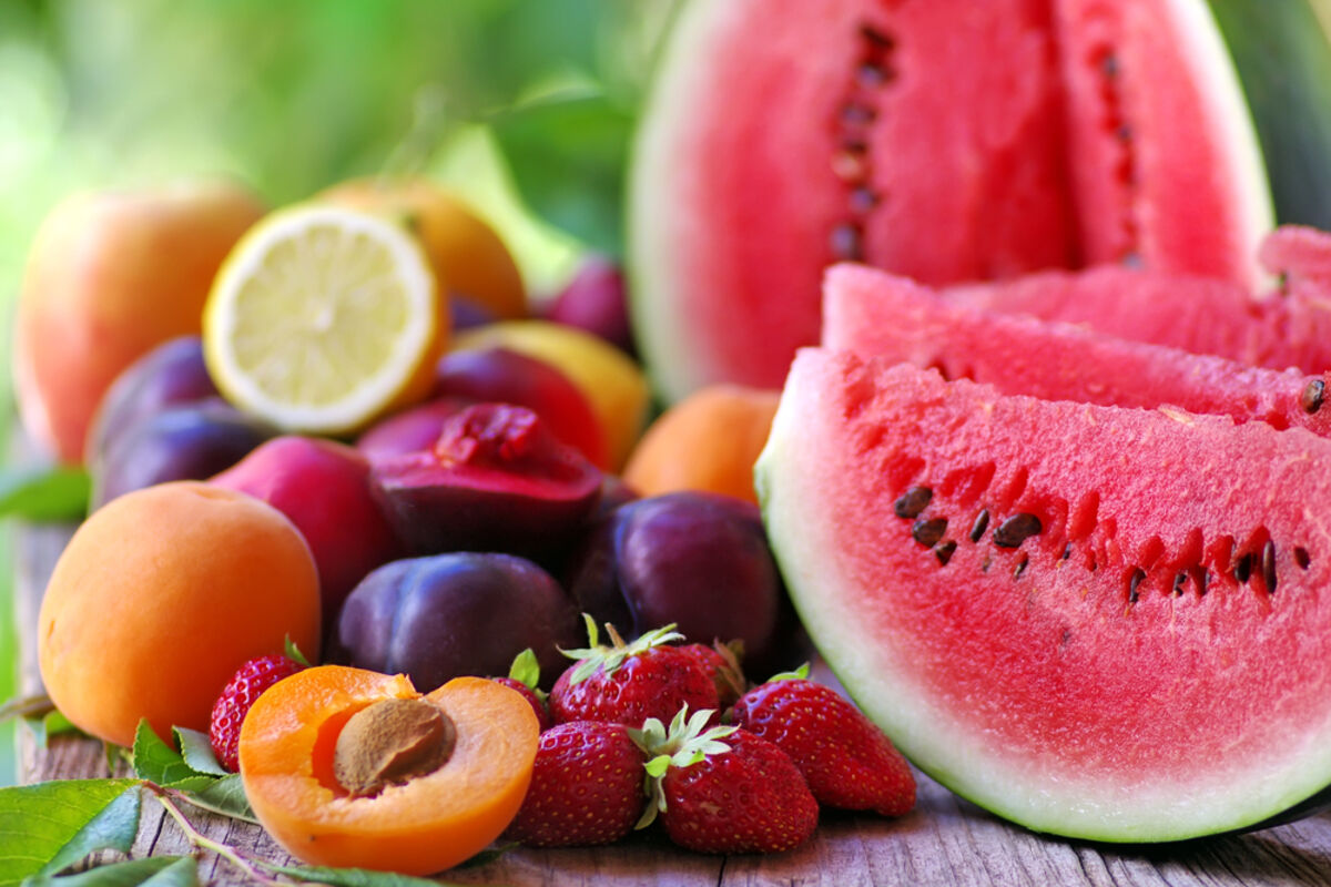  Витаминная бомба для организма: какие фрукты обязательно должны быть в рационе этим летом 