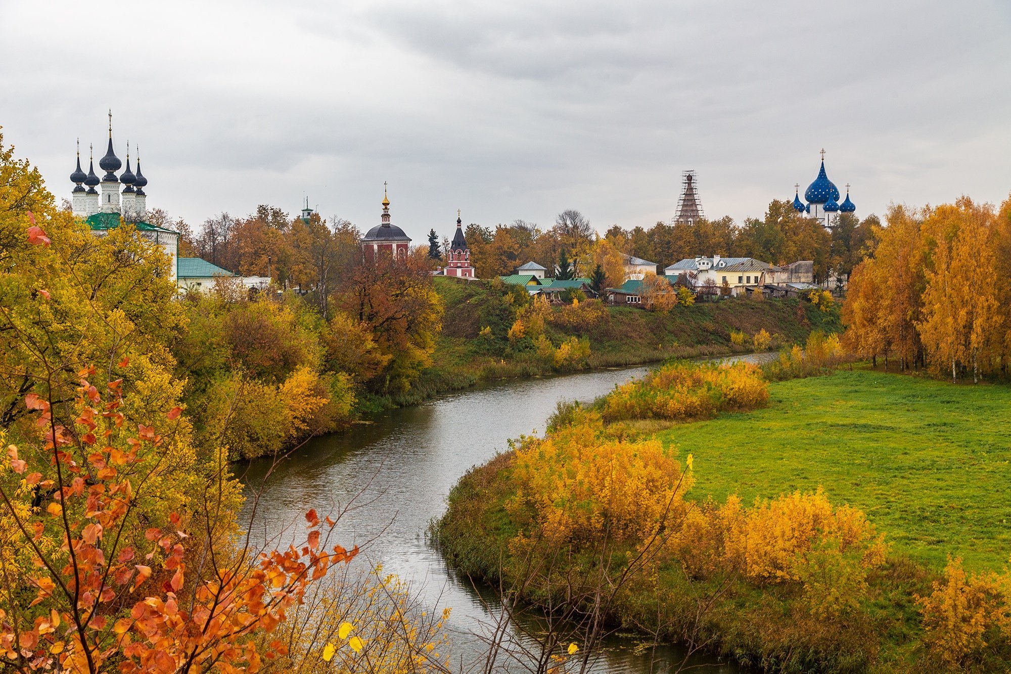  7 лучших мест России, которые можно посмотреть с детьми в осенние каникулы 