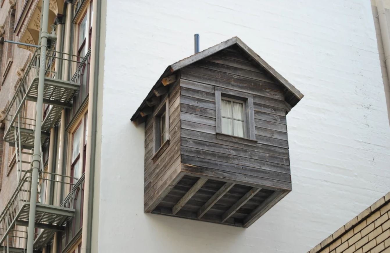 Застеклённые балконы под запретом: заставят снимать и не разрешат сделать заново 