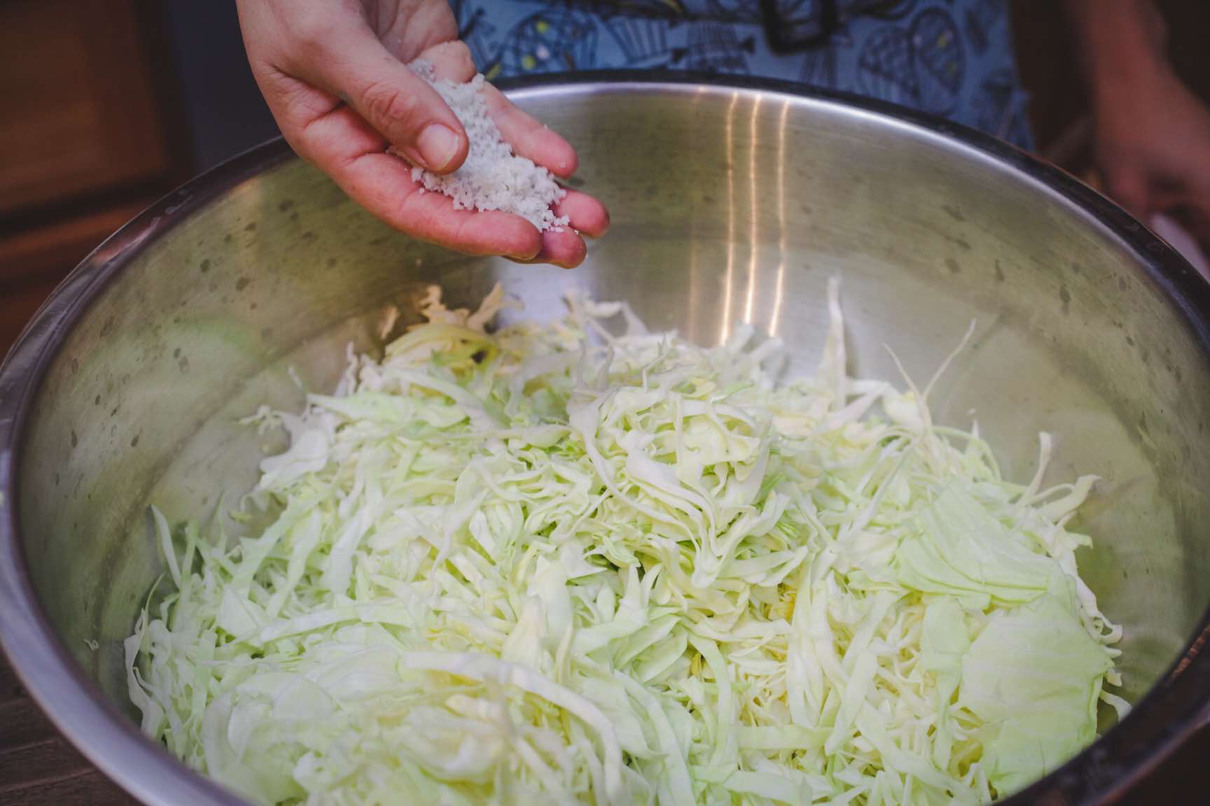  По-настоящему хрустящая капуста: вкуснейший рецепт достался по наследству от бабули 