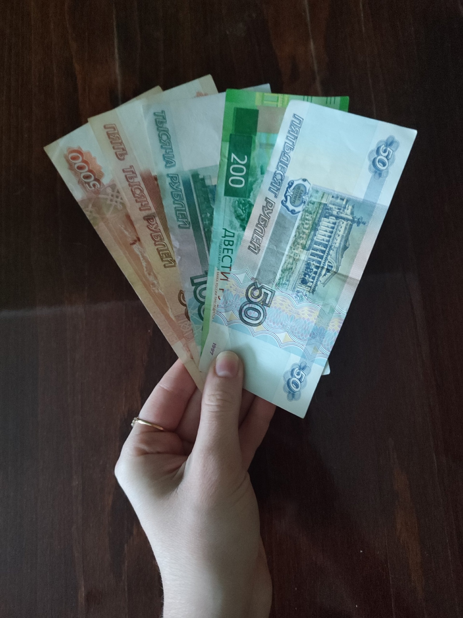  Средняя зарплата врачей достигла 100 тысяч рублей 