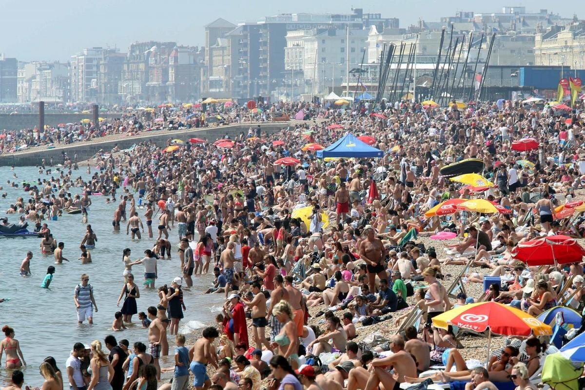  Даже не думайте сюда ехать: зеленая жижа и дикие мужчины на пляжах в России в 2024  