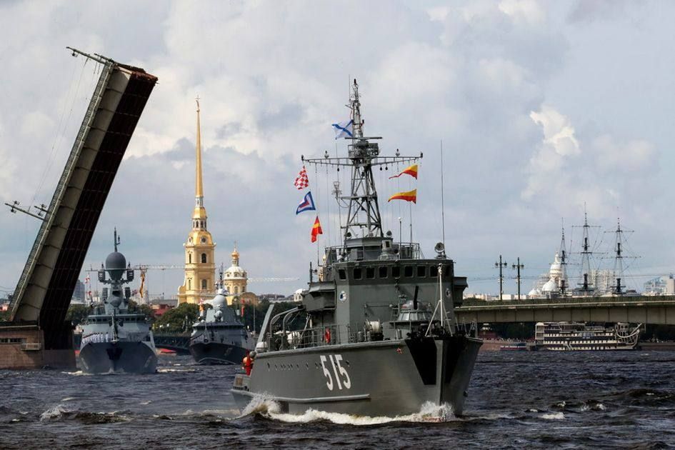  В Петербурге отмечают День ВМФ: ак город готовится принимать на Неве главный военно-морской парад 